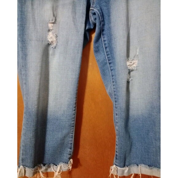 Time & Tru Denim Capris Sz 12 Cropped Distressed Medium Wash Cuff Hem GUC - Picture 3 of 8